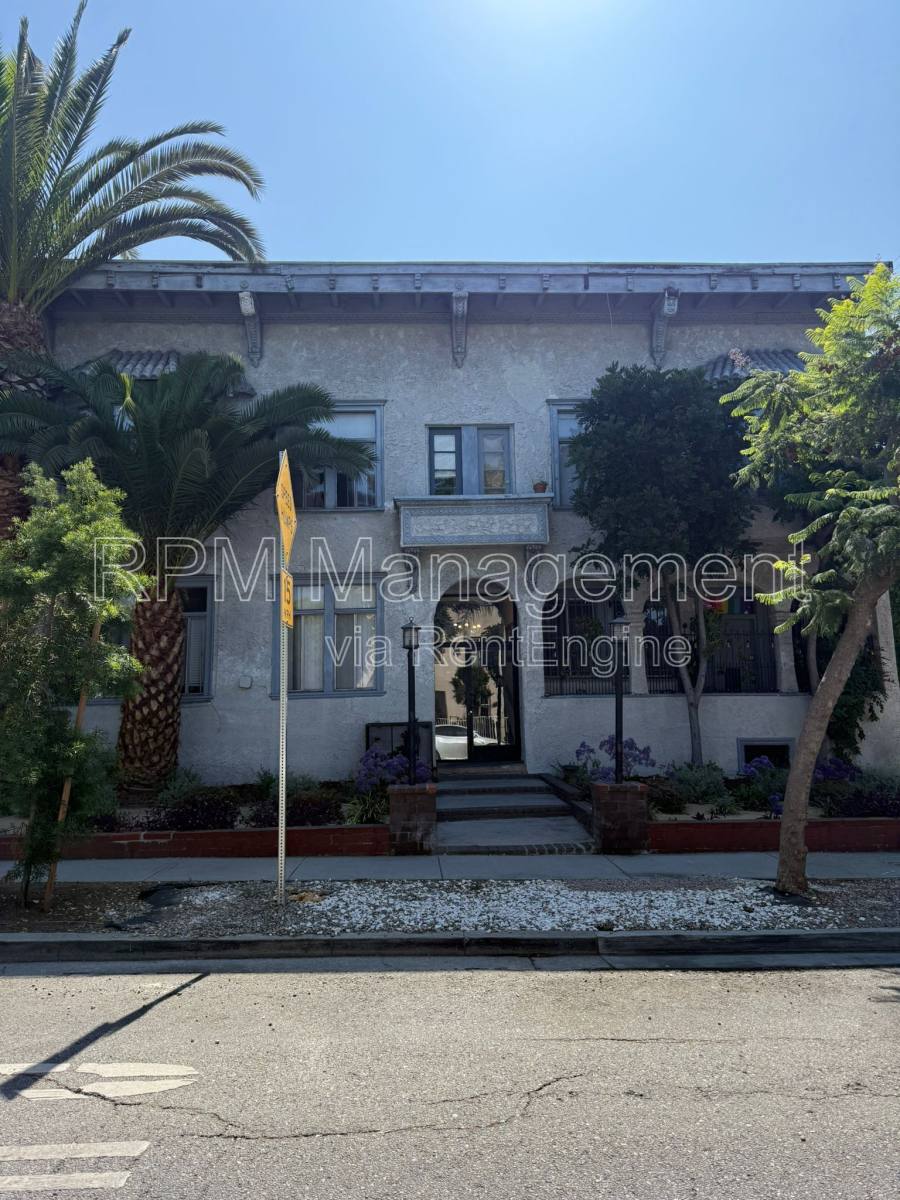 Apartment for rent at 1114 N Poinsettia Dr #2, Los Angeles, CA 90046