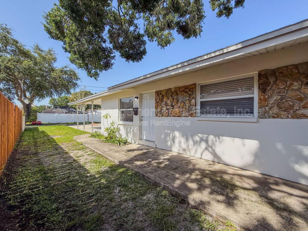 Apartment for rent at 474 93rd Ave N, Saint Petersburg, FL 33702