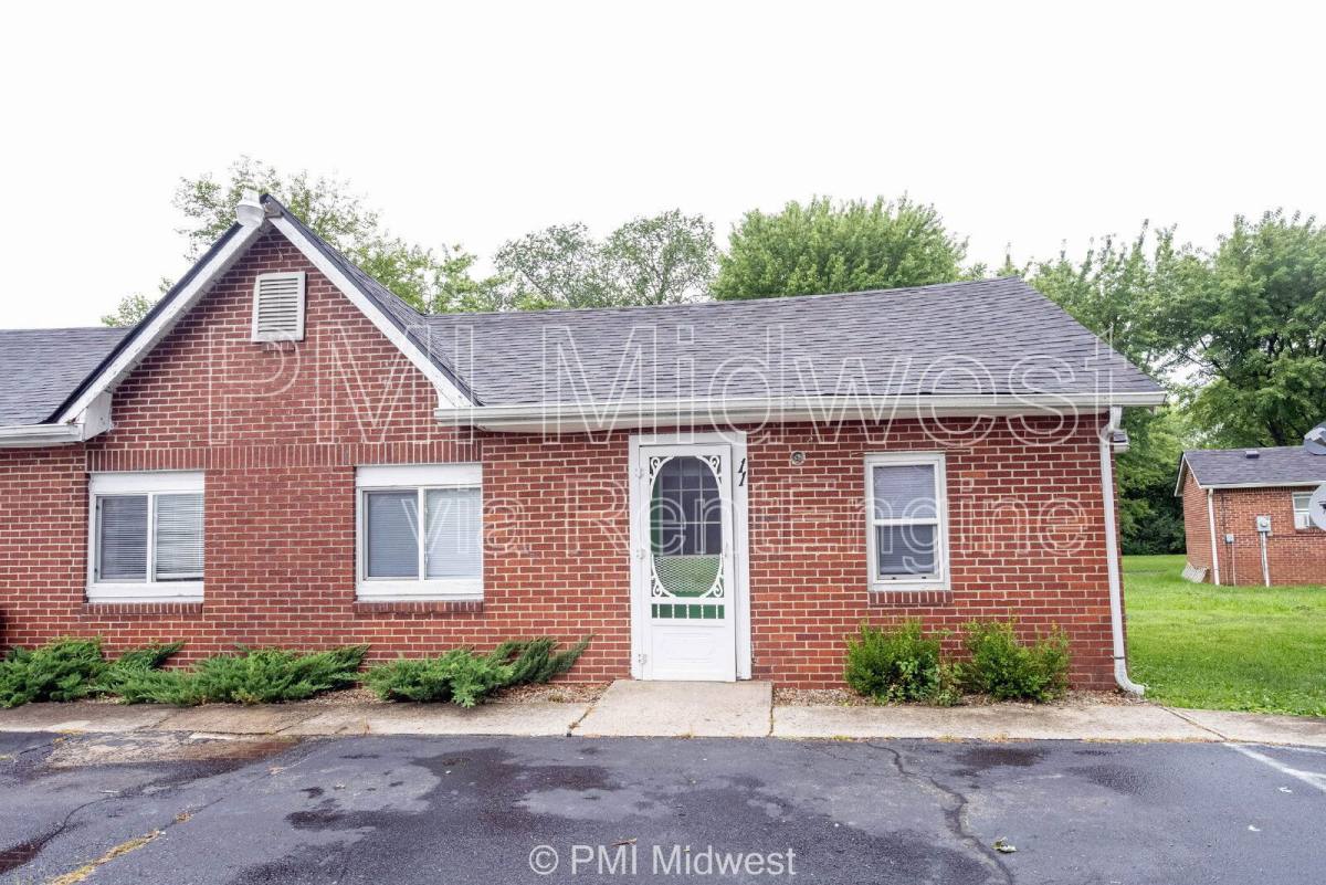 Apartment for rent at 2142 W US-40 #11, Greenfield, IN 46140