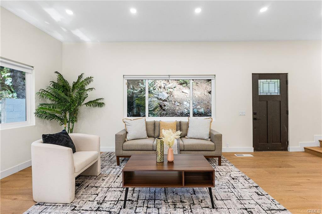 8010 Padre Lane, Los Angeles, CA 90046