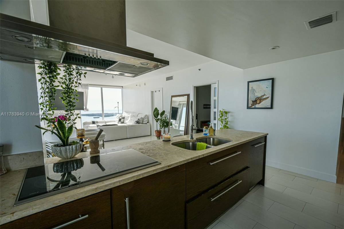 Apartment for rent at 495 Brickell Ave #5102, Miami, FL 33130