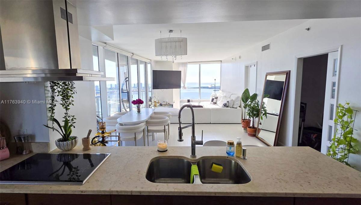 Apartment for rent at 495 Brickell Ave #5102, Miami, FL 33130