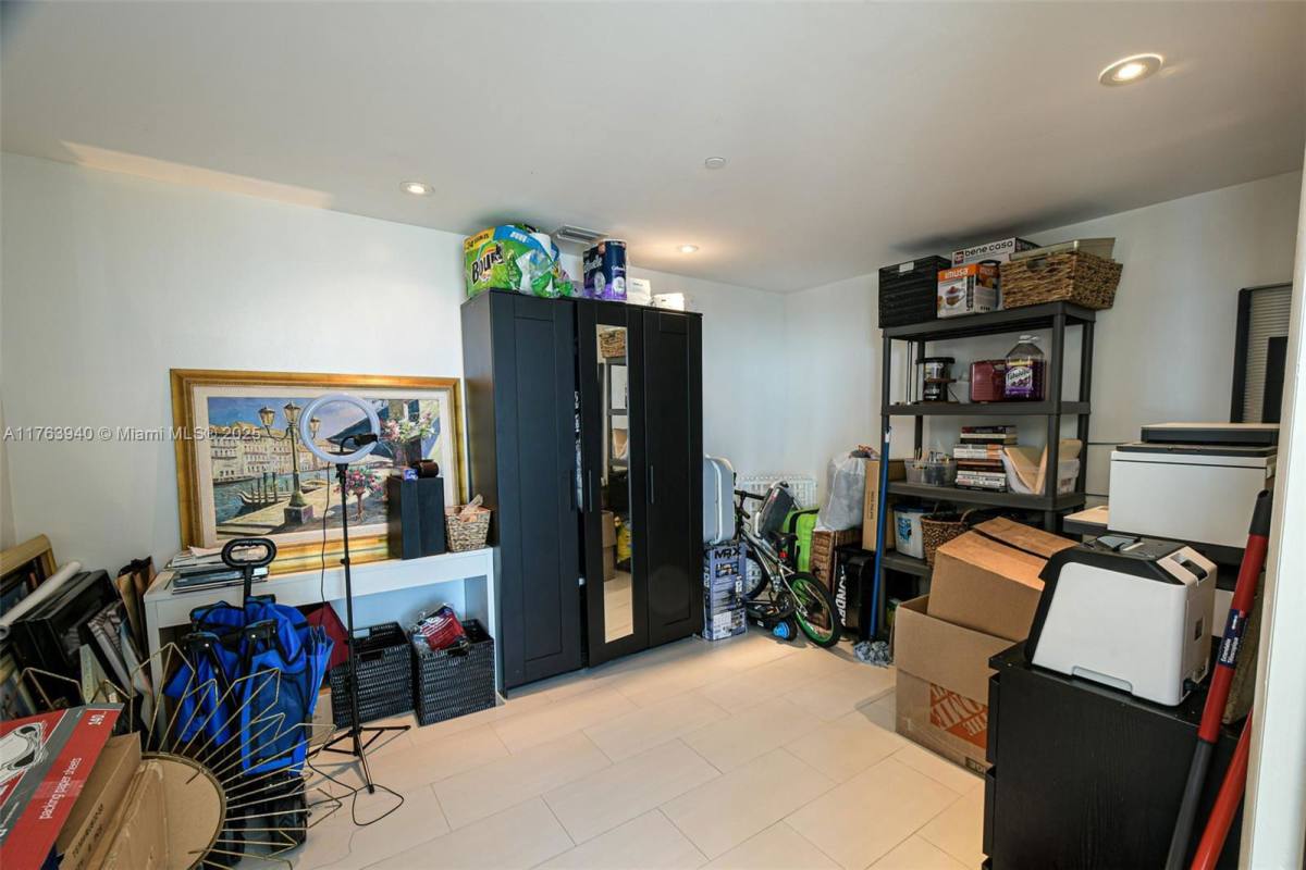 Apartment for rent at 495 Brickell Ave #5102, Miami, FL 33130