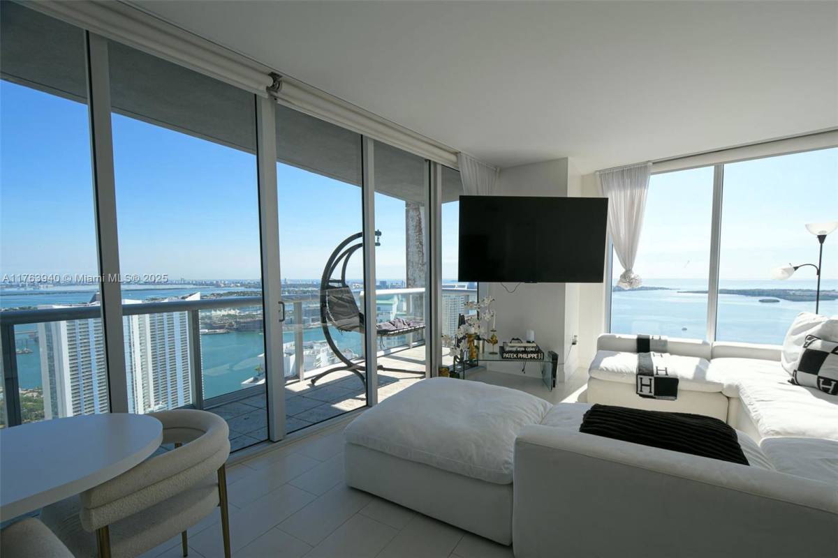 Apartment for rent at 495 Brickell Ave #5102, Miami, FL 33130