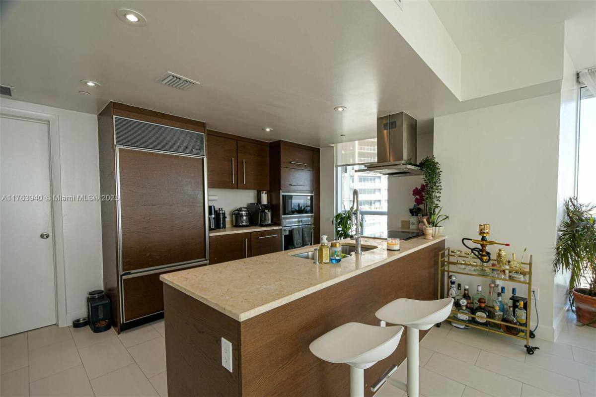 Apartment for rent at 495 Brickell Ave #5102, Miami, FL 33130