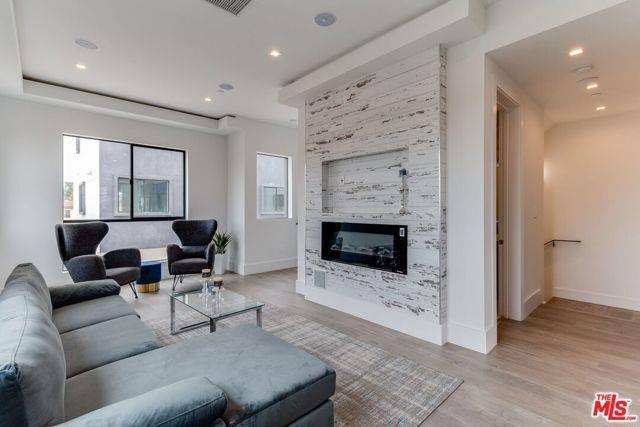 4830 1 2 Pickford St, Los Angeles, CA 90019
