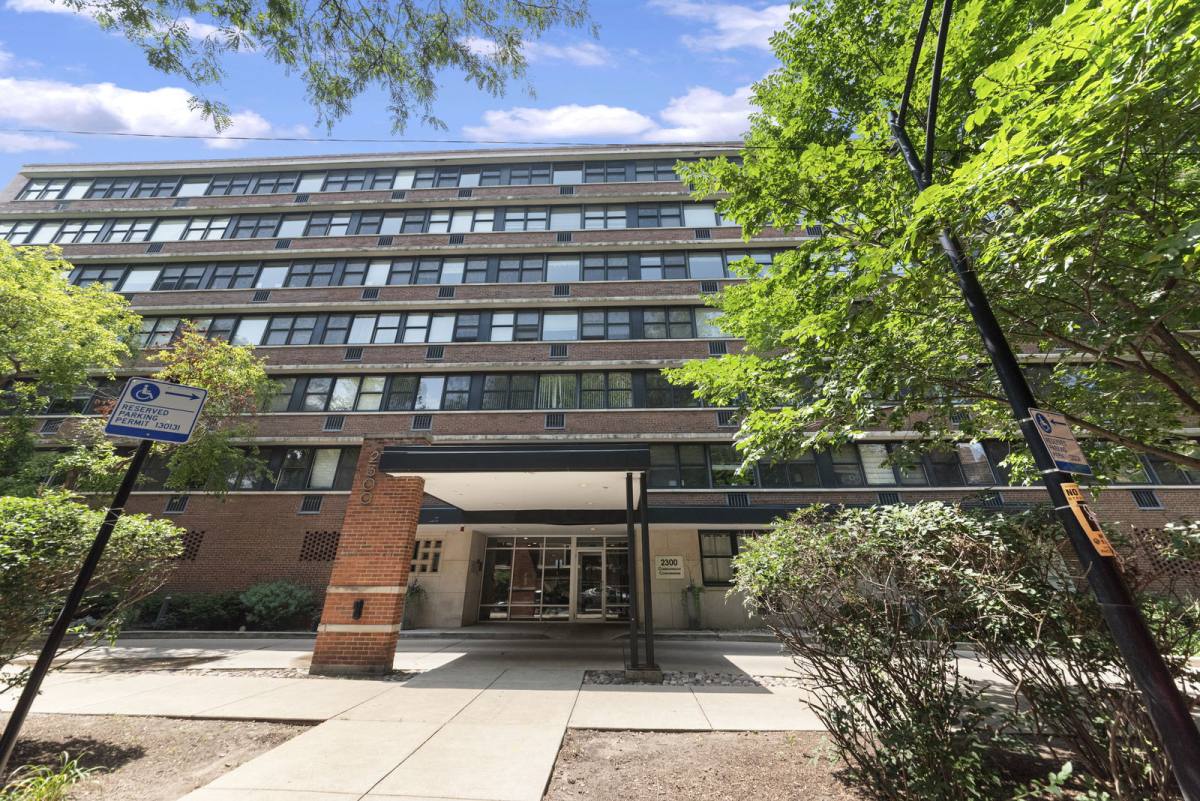 Condo for rent at 2300 N Commonwealth Ave #1A, Chicago, IL 60614