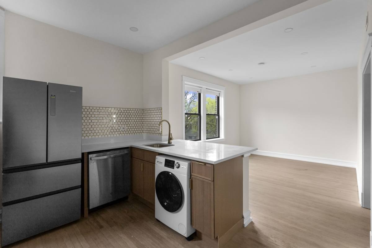 House for rent at 4636 N Hamilton Ave #1, Chicago, IL 60625