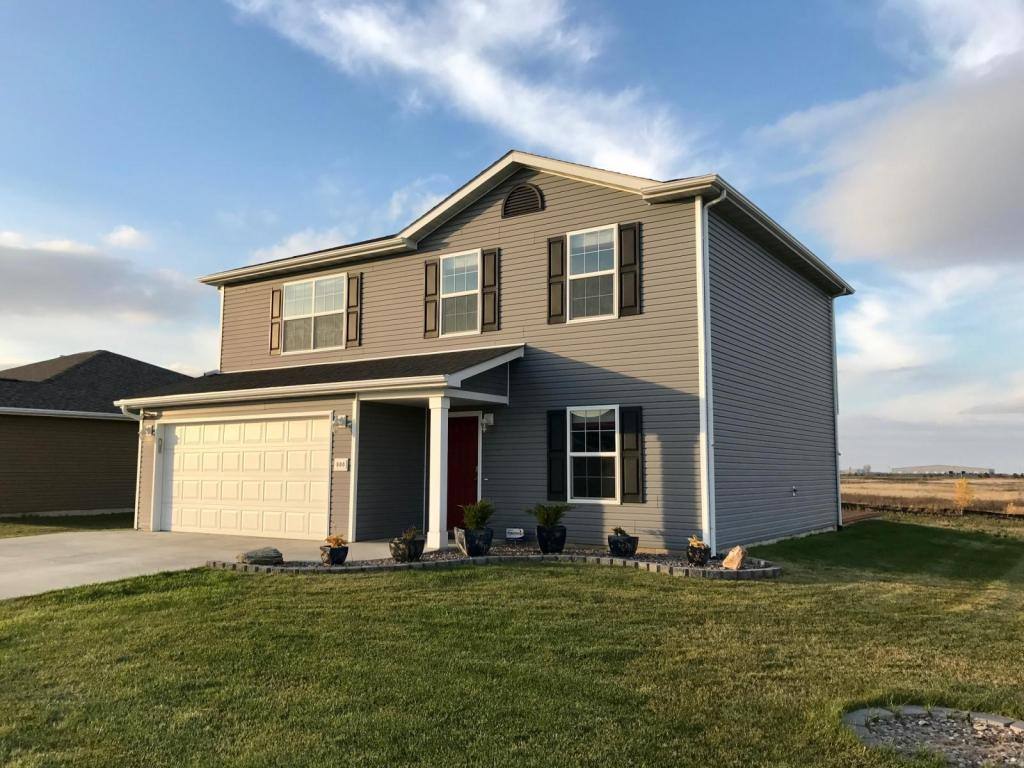 House for rent at 800 31st Ave NW, Minot, ND 58703