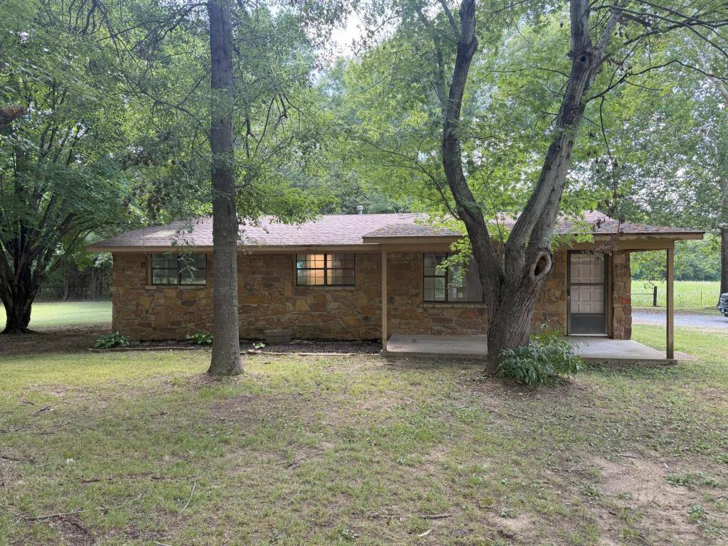 House for rent at 18600 S 4210 Rd, Claremore, OK 74017