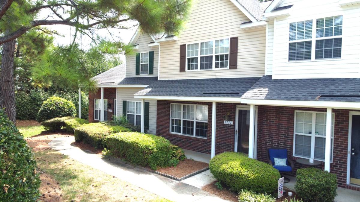 Townhouse for rent at 1777 Forest Side Lane, Charlotte, NC 28213