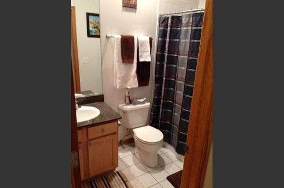 Apartment for rent at 1103 W Cornelia Ave, Chicago, IL 60657