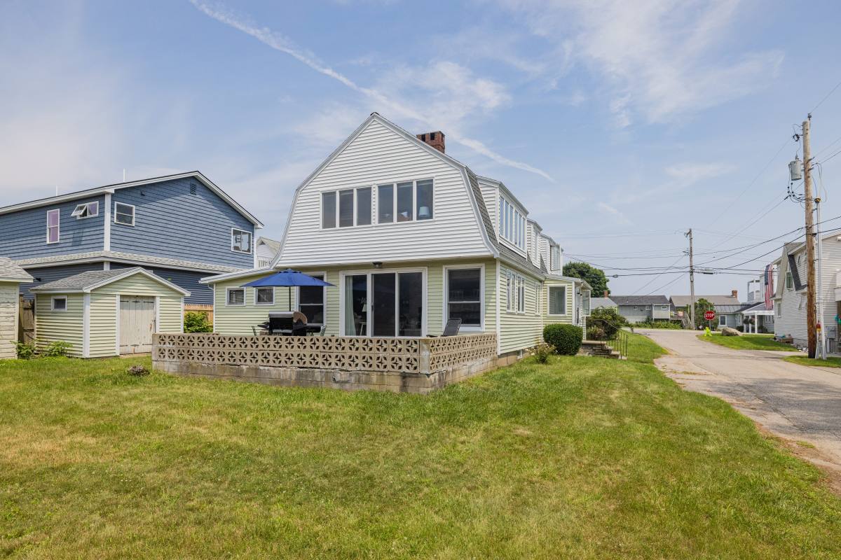 Townhouse for rent at 15 Highland Ave, Wells, ME 04090