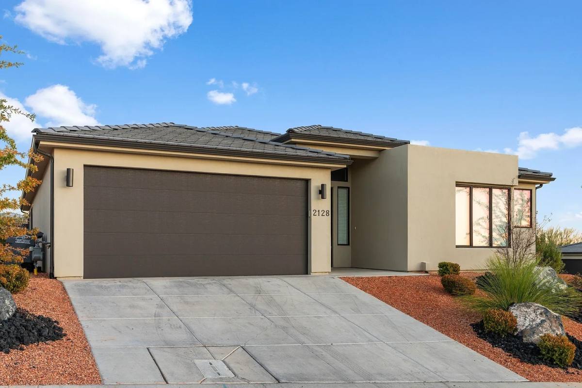House for rent at 2128 N Montagna St, Washington, UT 84780