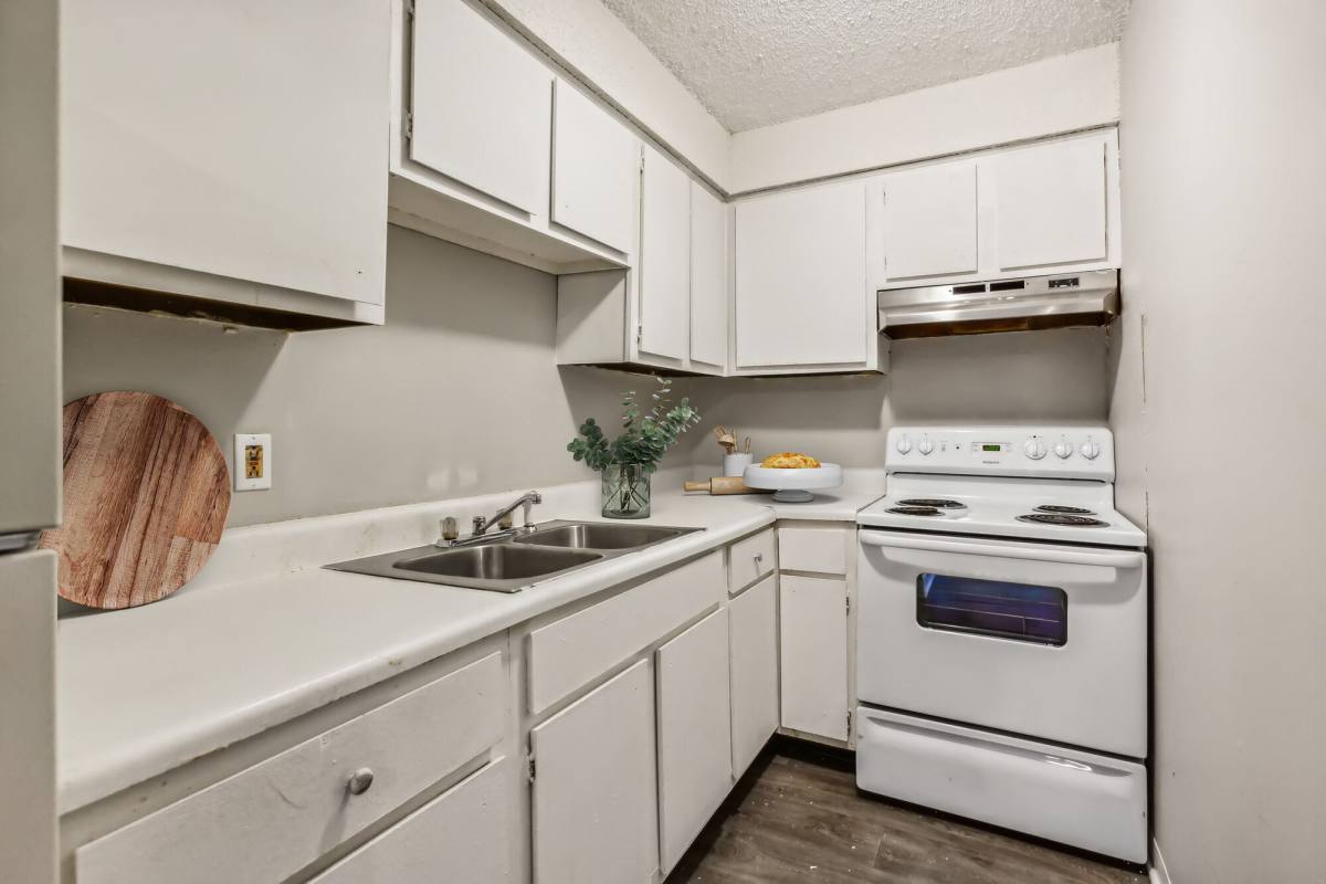 Apartment for rent at Northfield Manor, 1001 W 9th St, Russellville, KY 42276