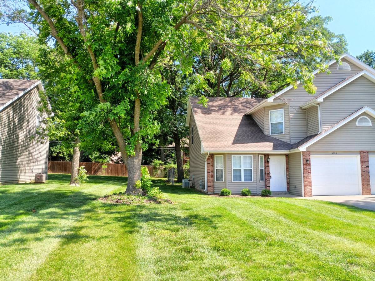Apartment for rent at 4917-4919 W Millbrook Dr, Columbia, MO 65203