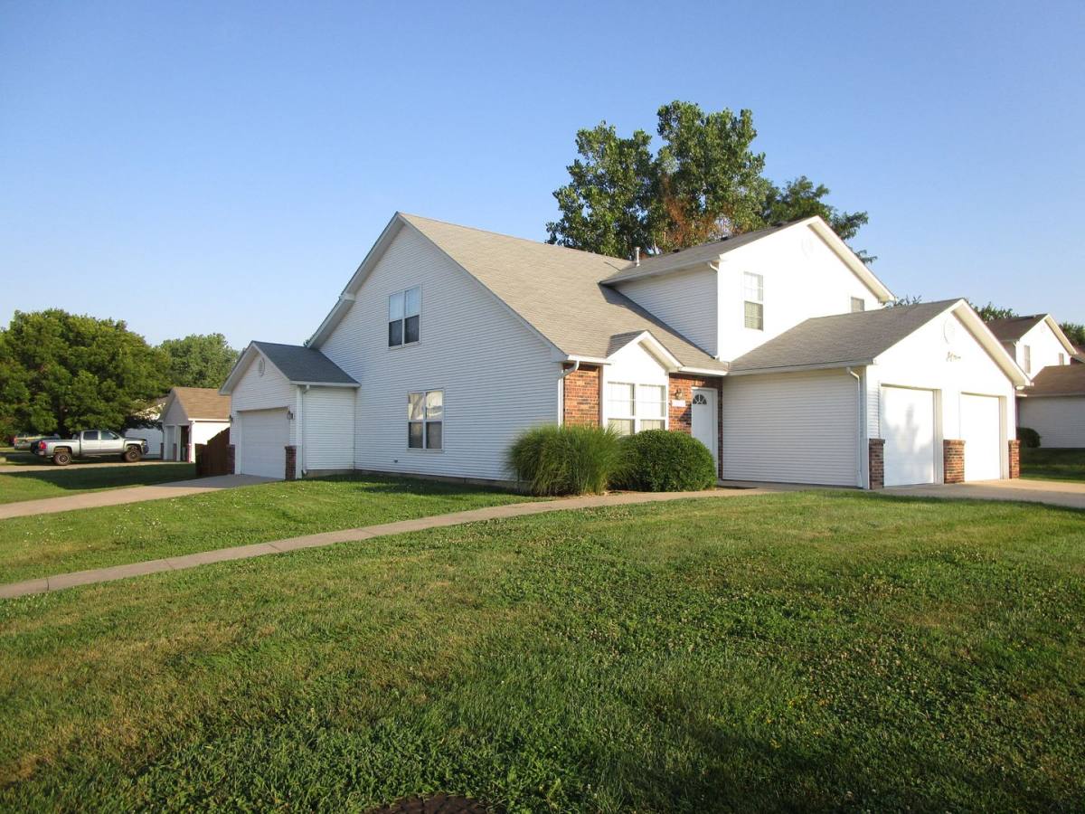 Apartment for rent at 5013-5015 Carrie Ridge Dr, Columbia, MO 65203