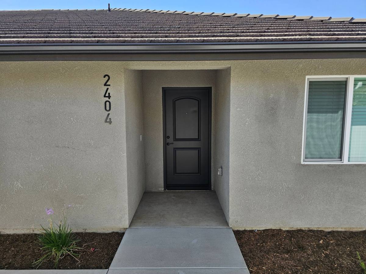 Apartment for rent at 2380, 2392, 2398, 2404 Oakmont Circle, Tulare, CA 93274