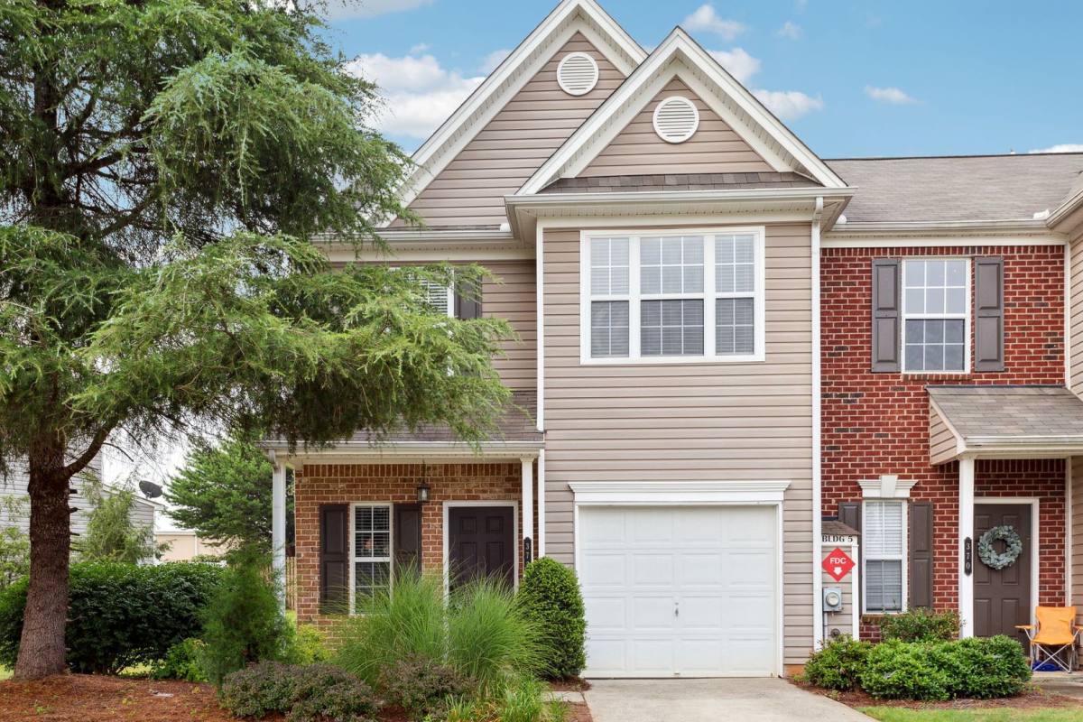 Townhouse for rent at 372 Azalea Circle, Cumming, GA 30040