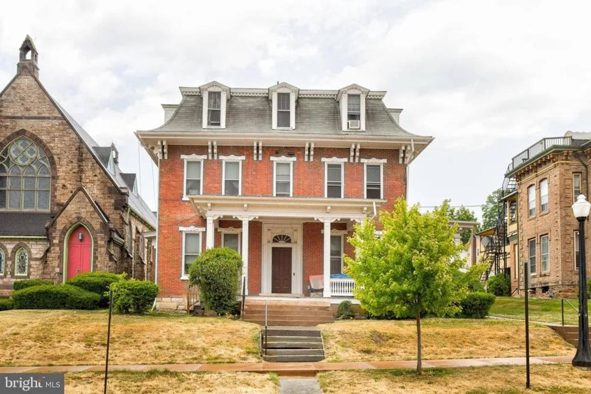 Apartment for rent at 135-137 W Linn St, Bellefonte, PA 16823