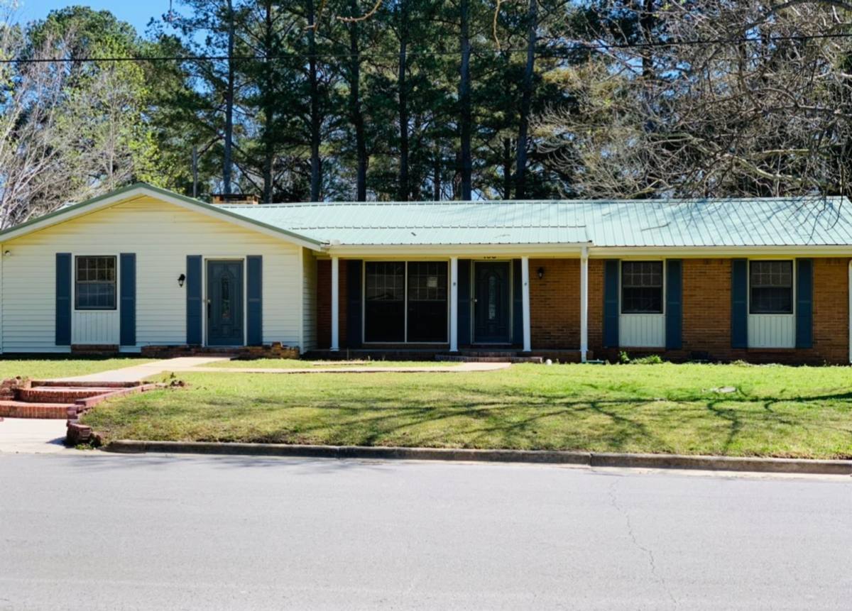 Apartment for rent at 106 Ward Ave SW, Cullman, AL 35055