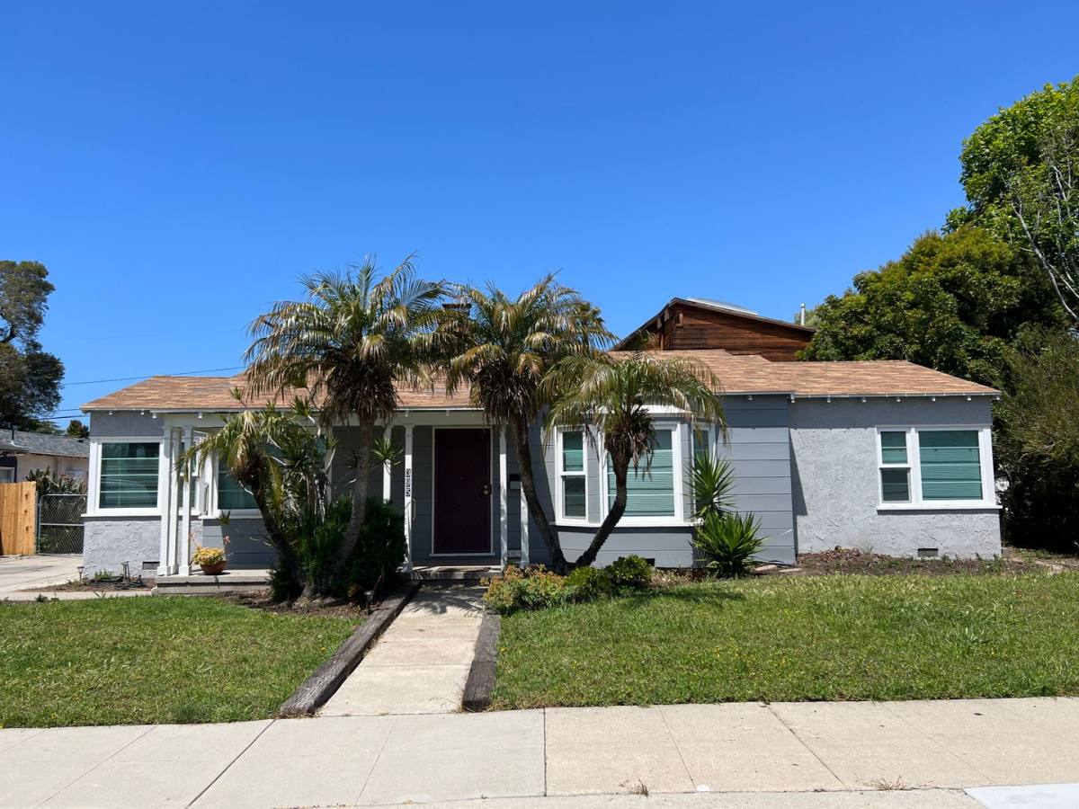 Townhouse for rent at 395 Howard St, Ventura, CA 93003