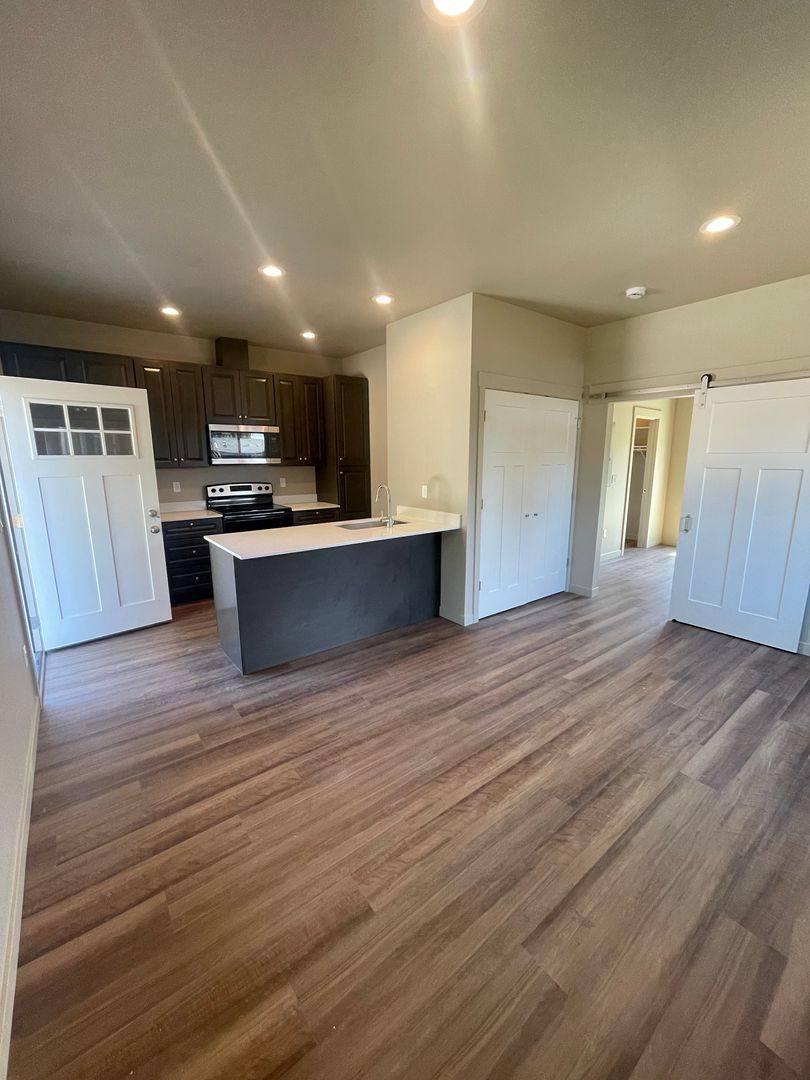 Apartment for rent at 176 Hiatt St, Lebanon, OR 97355