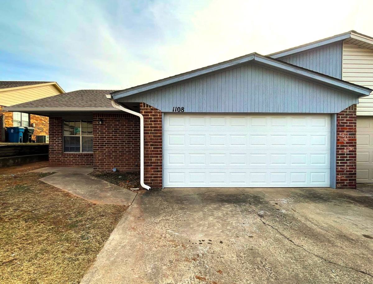 House for rent at 1108 Parkview Dr, Oklahoma City, OK 73110