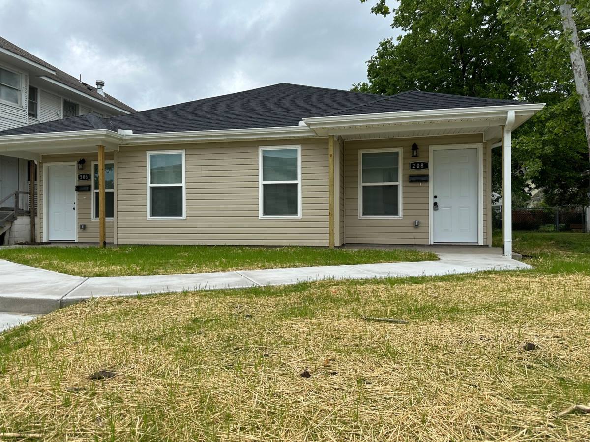 Apartment for rent at 206-208 N Wall, Joplin, MO 64801