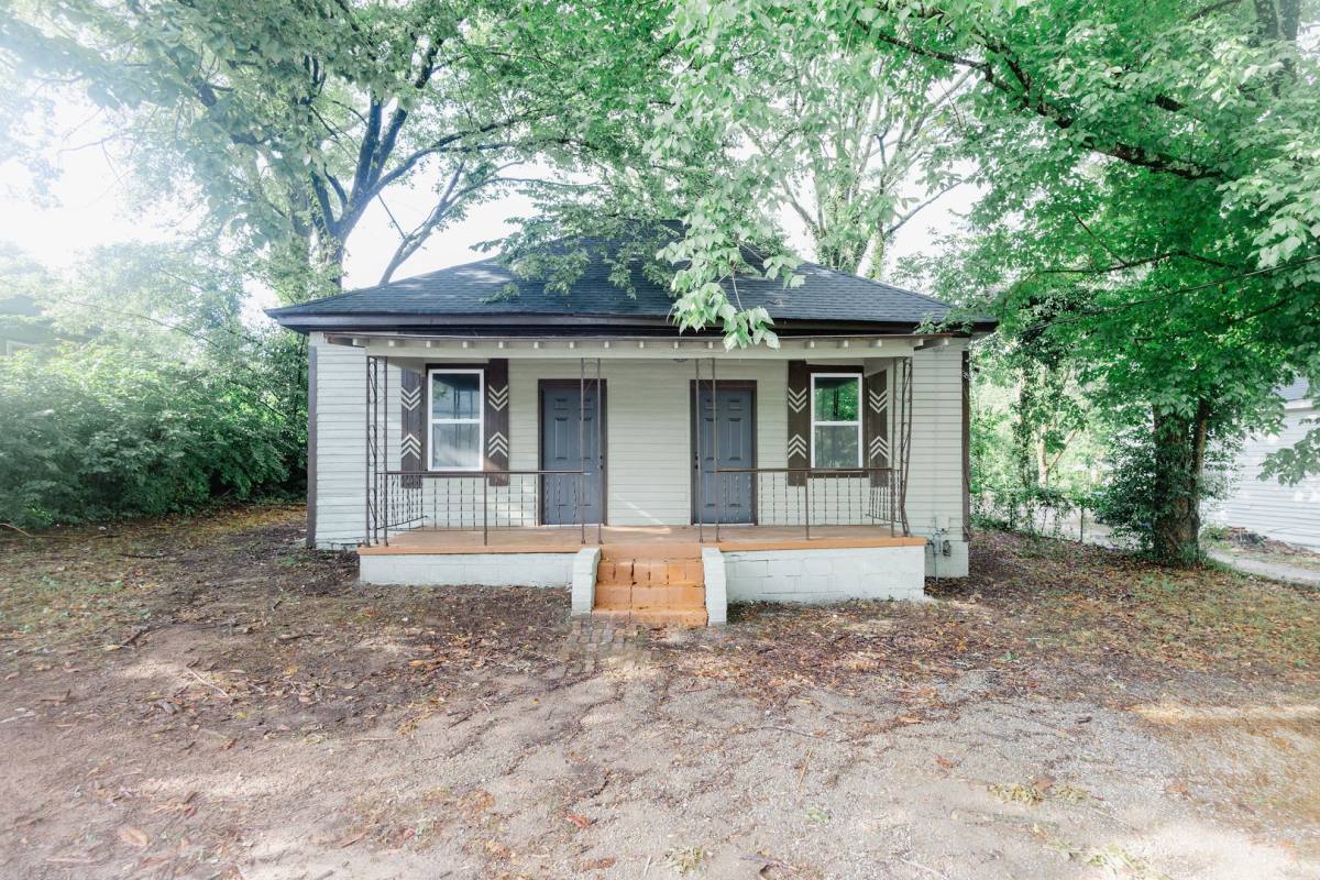 House for rent at 208 W Cherry St, Griffin, GA 30223