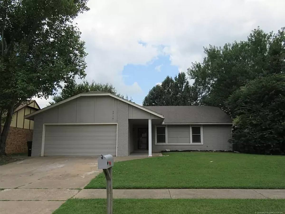 House for rent at 5716 S Elm Ave, Broken Arrow, OK 74014