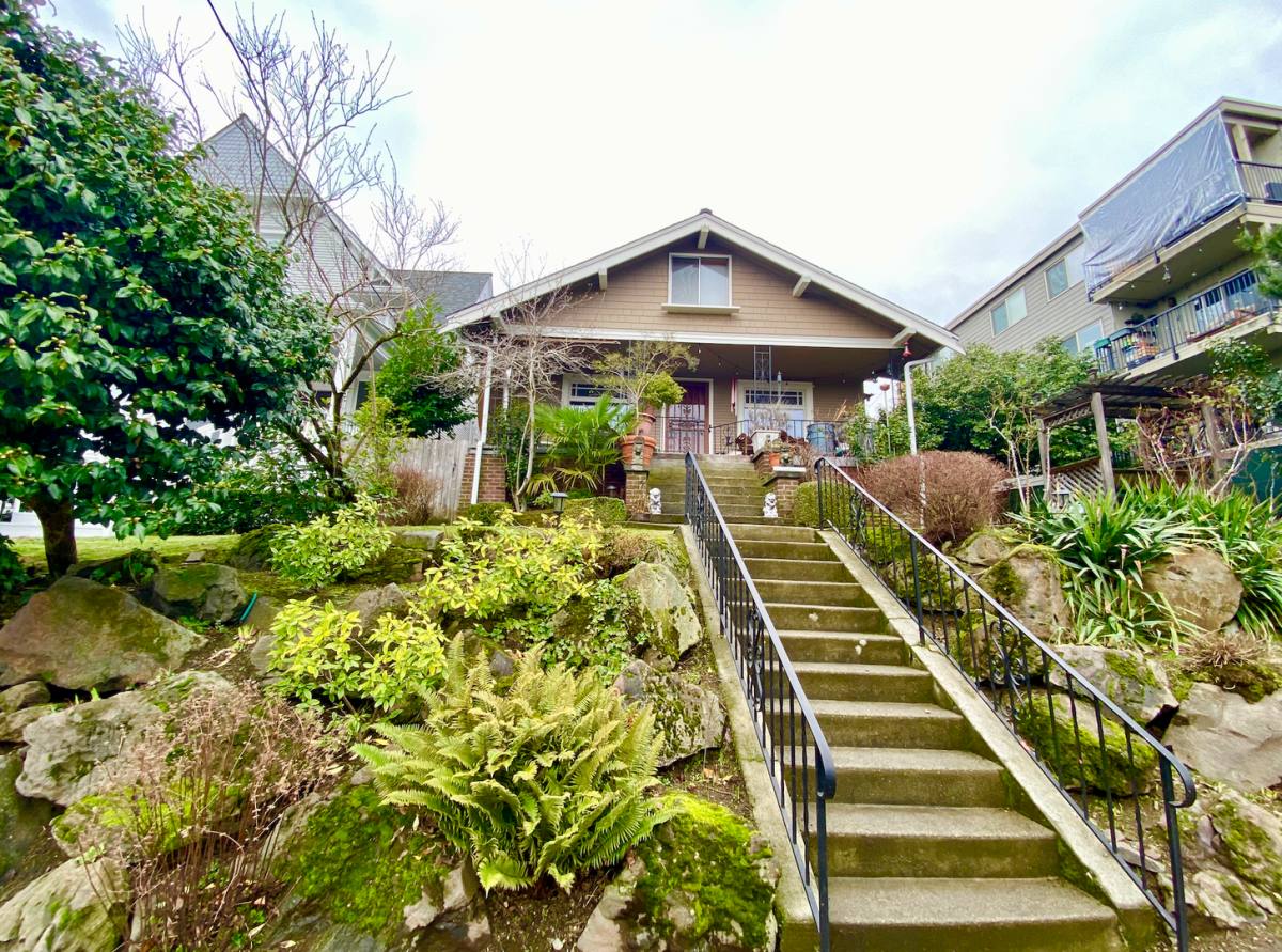 Apartment for rent at 3925 Whitman Ave N, Seattle, WA 98103