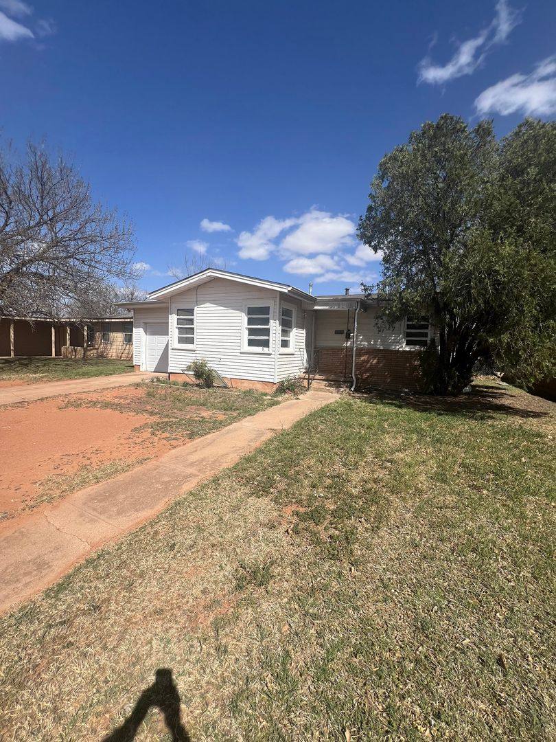 House for rent at 233 Hawthorne St, Abilene, TX 79605