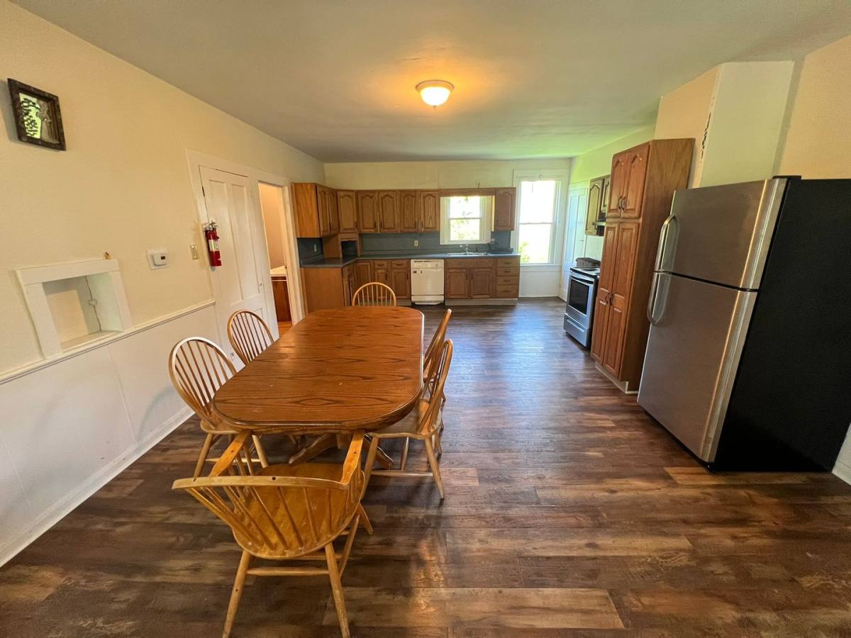 Apartment for rent at 986 S E St, Amherst, MA 01002