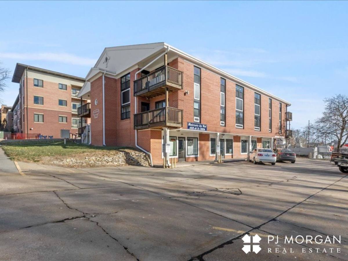 Apartment for rent at 725 S 37th St, Omaha, NE 68105