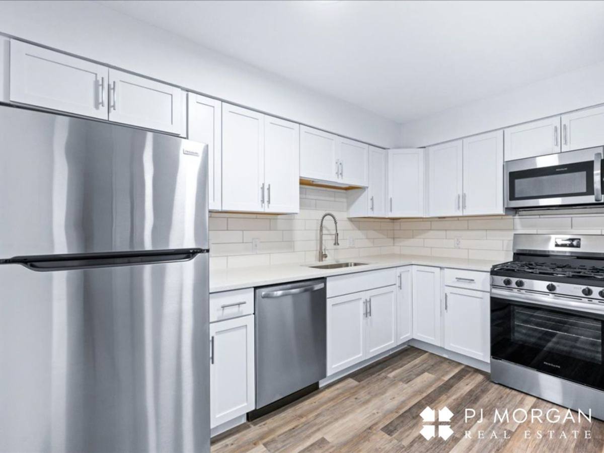 Apartment for rent at 725 S 37th St, Omaha, NE 68105