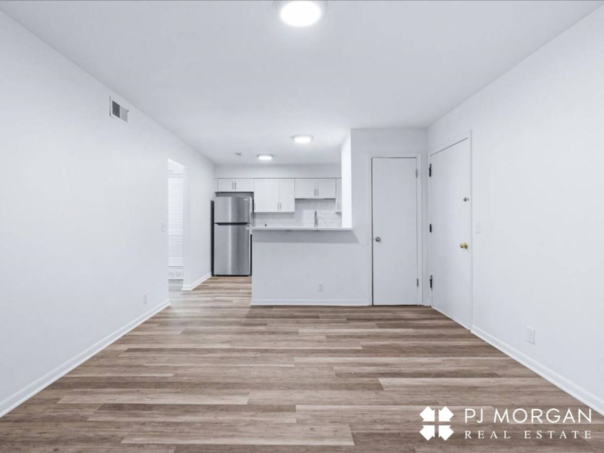 Apartment for rent at 725 S 37th St, Omaha, NE 68105