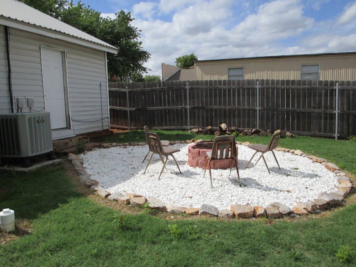 Apartment for rent at 1014 N Bradley, Weatherford, OK 73096
