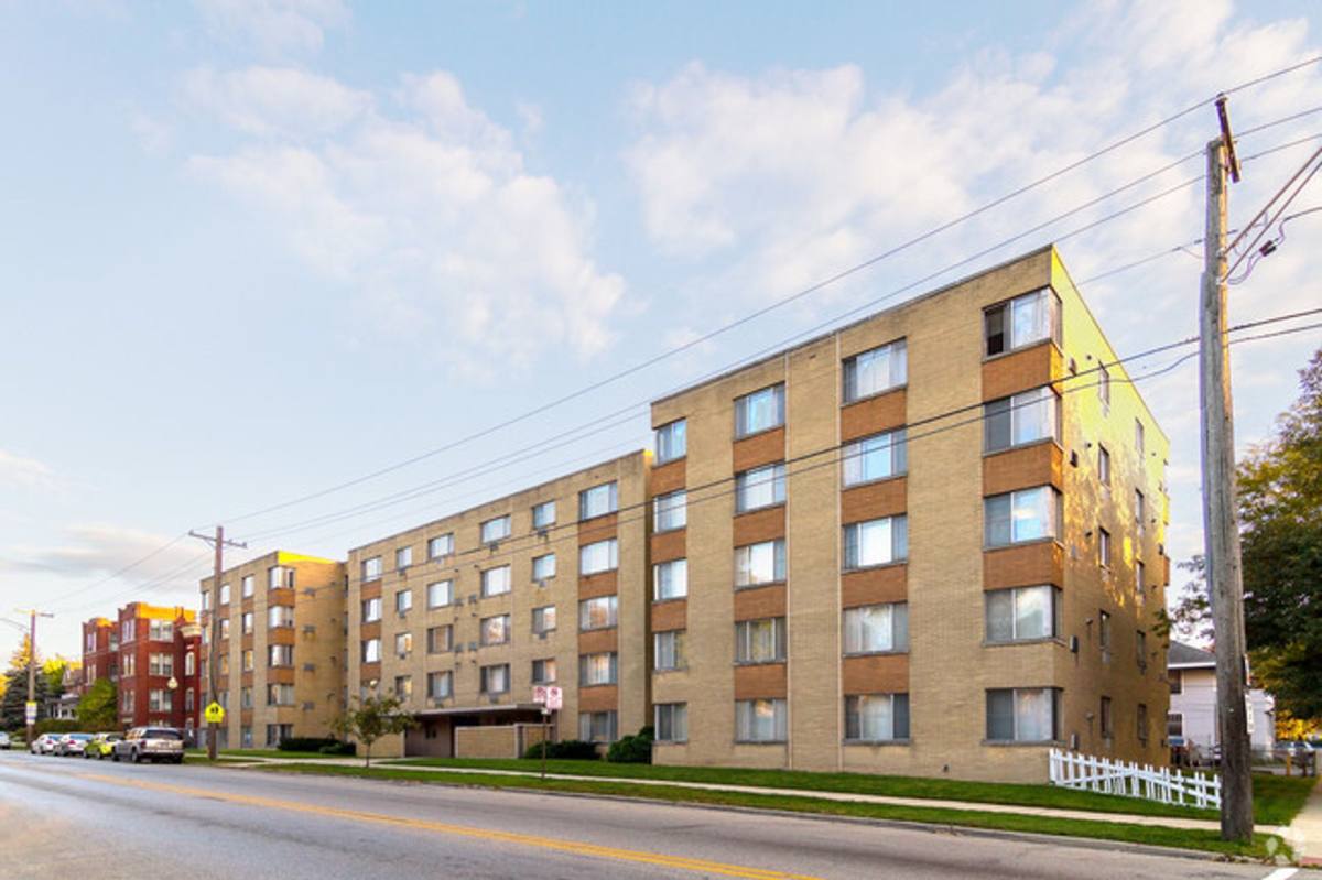 Apartment for rent at 401 E Chicago St, Elgin, IL 60120