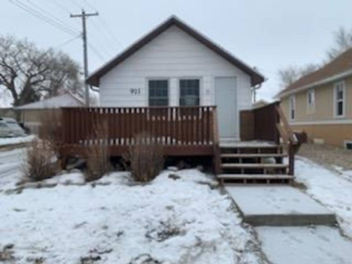 House for rent at 911 E Sweet Ave, Bismarck, ND 58501