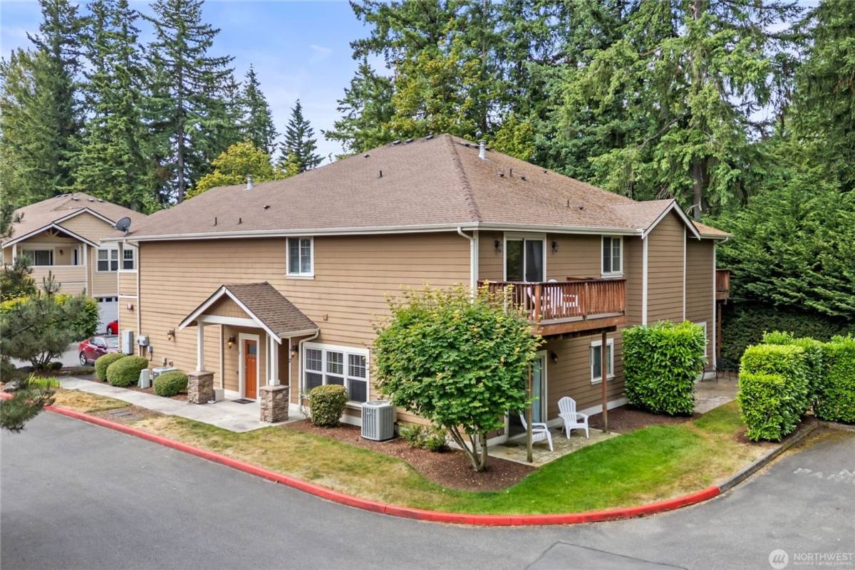 Townhouse for rent at 21900 SE 242nd St, Maple Valley, WA 98038