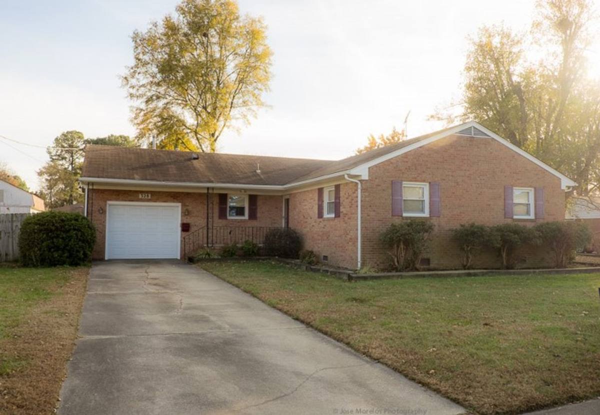 House for rent at 328 Woodside Dr, Hampton, VA 23669