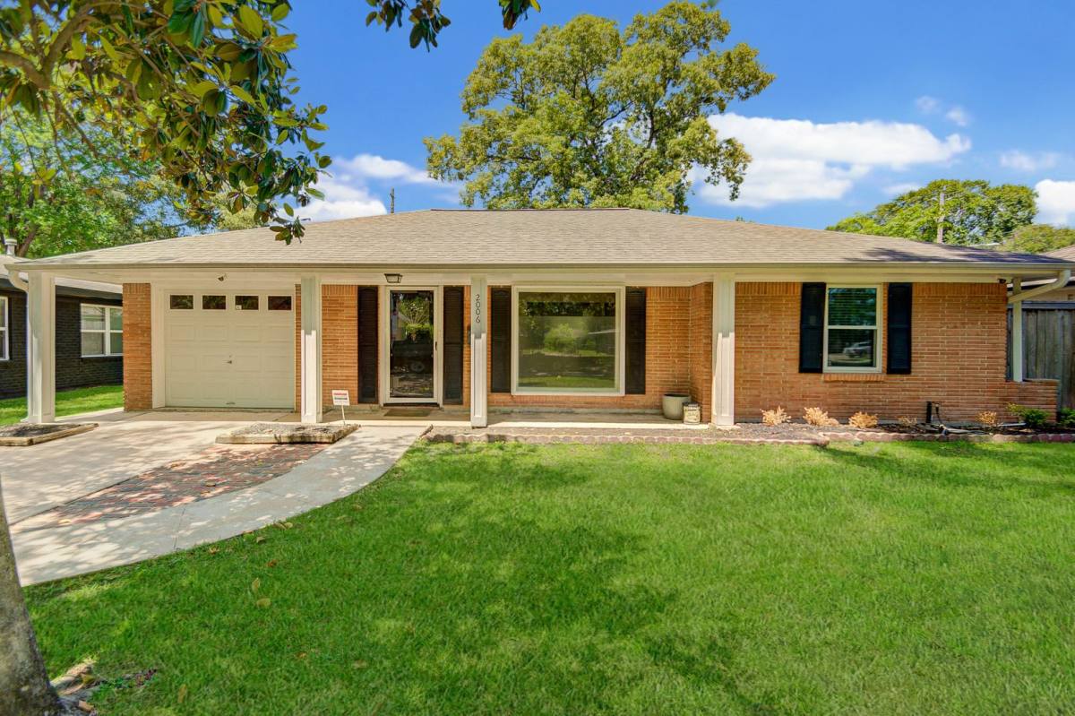 House for rent at 2006 Gardenia Dr, Houston, TX 77018