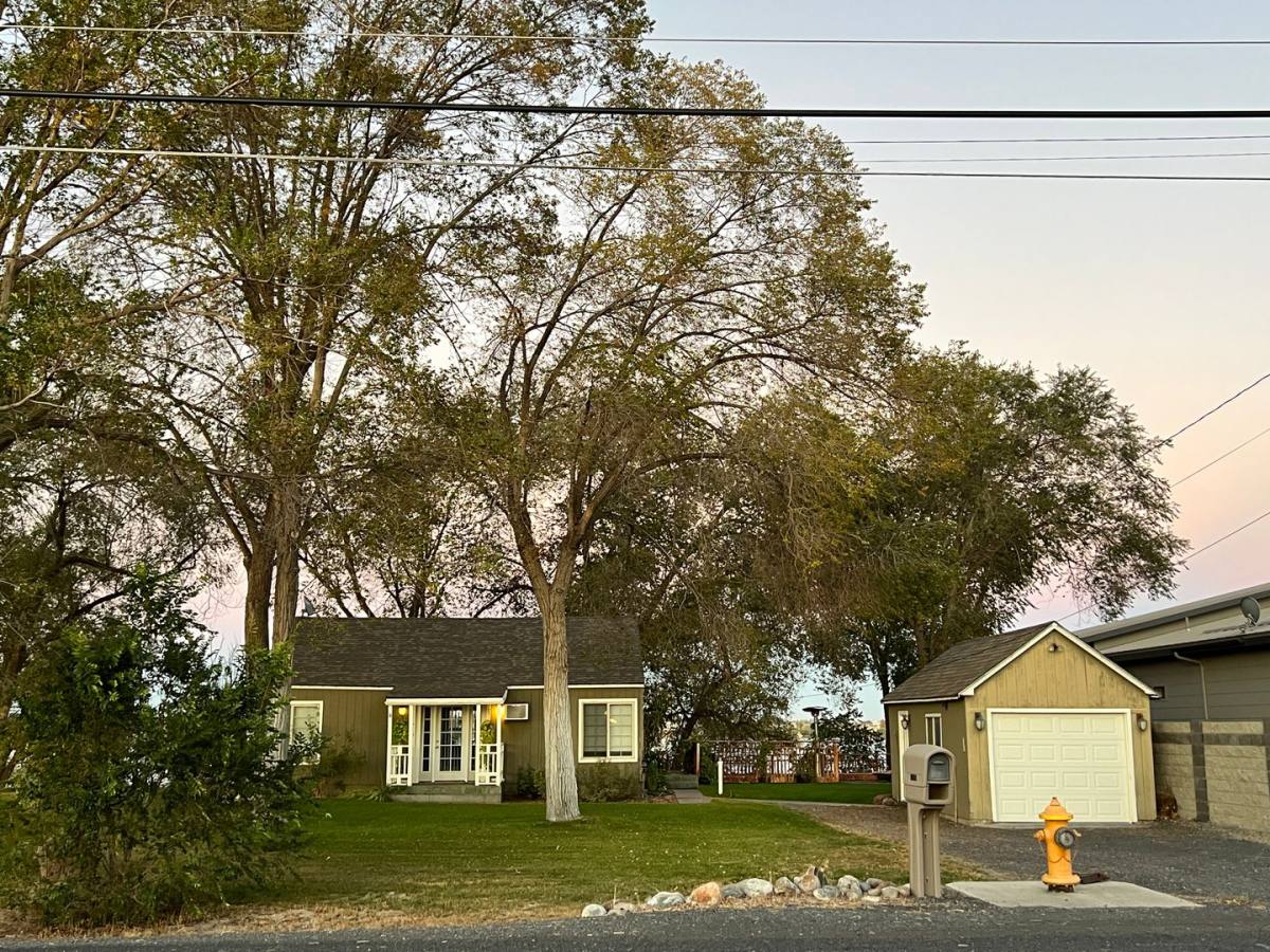 House for rent at 2165 Westshore Dr NE, Moses Lake, WA 98837