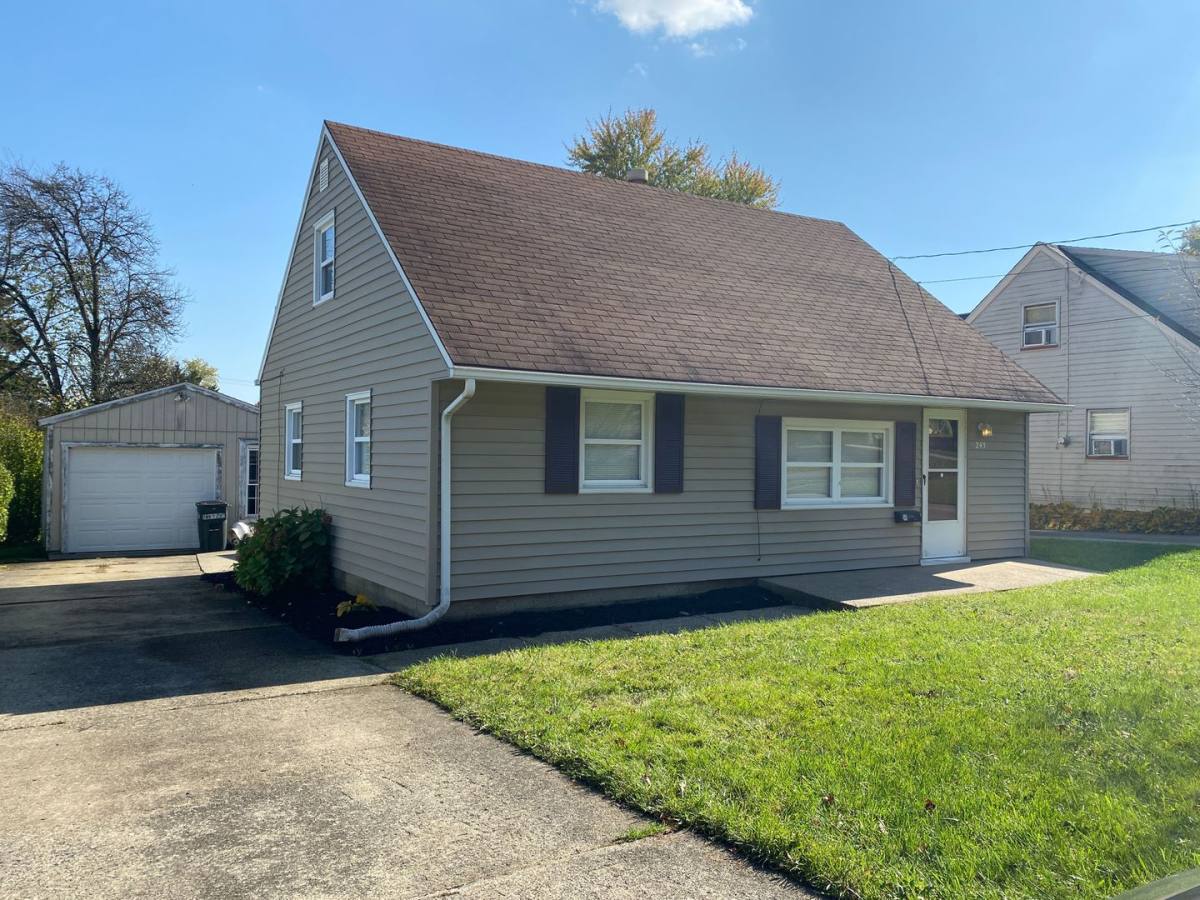 House for rent at 243 S Roanoke Ave, Youngstown, OH 44515