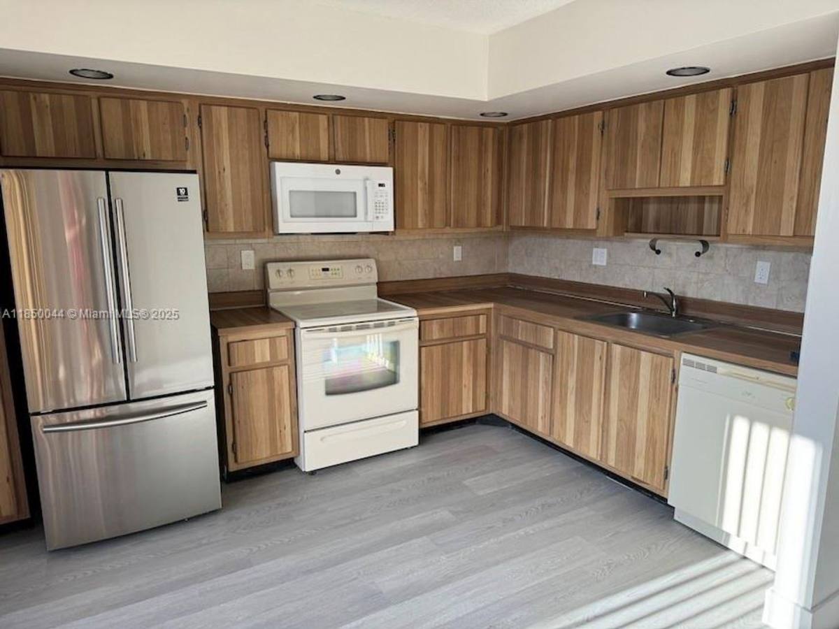 Apartment for rent at 8625 NW 8th St, Miami, FL 33126