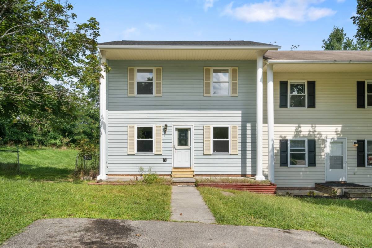 Townhouse for rent at 385 Warren St, Christiansburg, VA 24073