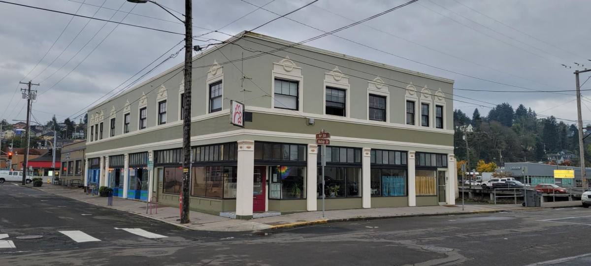 Apartment for rent at 883 Astor St, Astoria, OR 97103