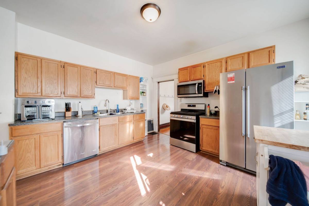 Townhouse for rent at 73 E Maynard Ave, Columbus, OH 43202