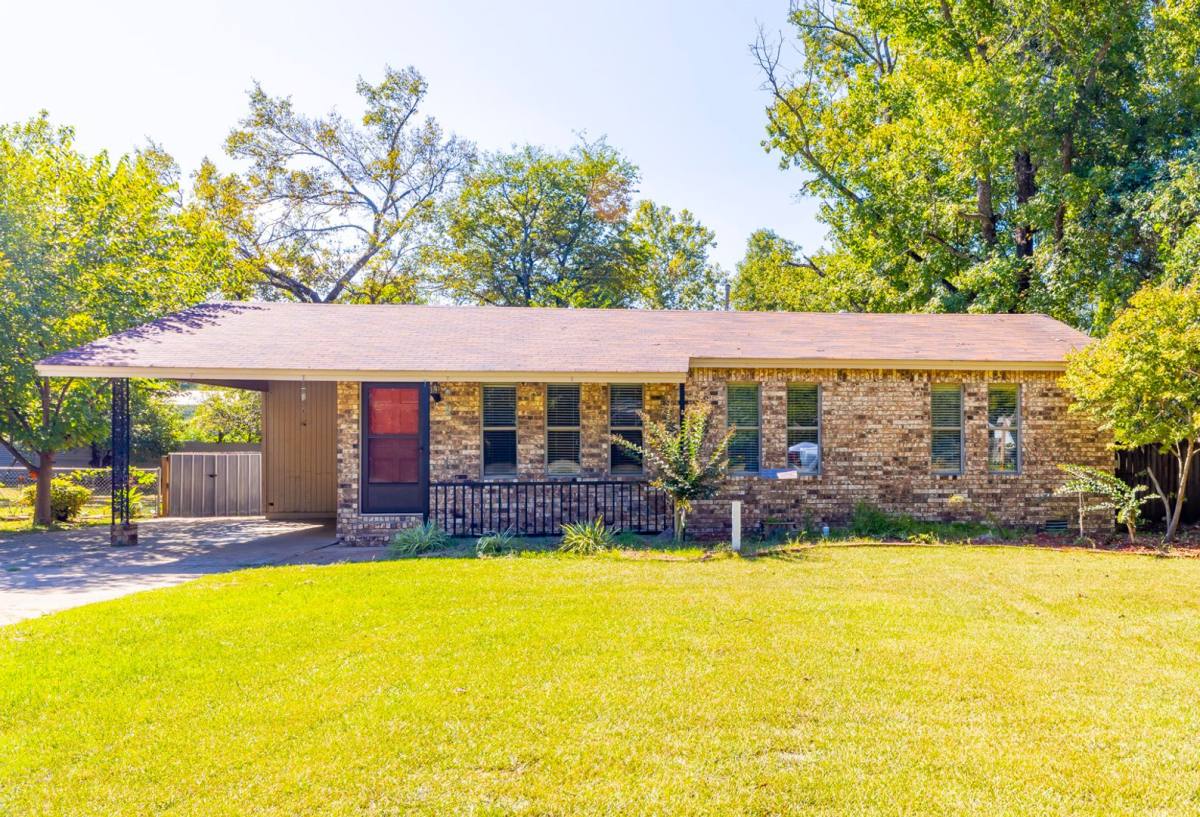 House for rent at 1007 N Holly St, Searcy, AR 72143